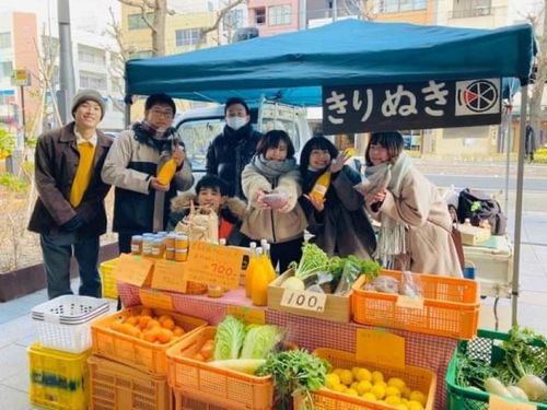 みんなで街のマルシェに出店。