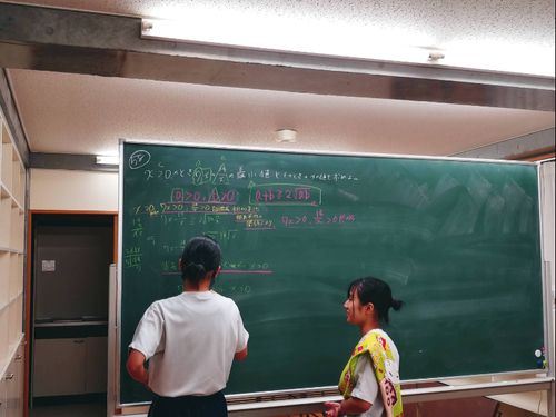 生徒同士での学び合いが起こることも。