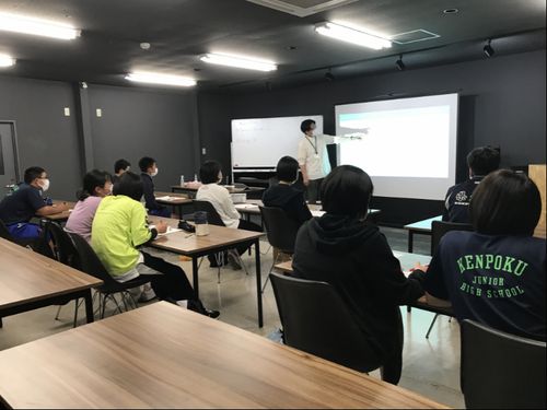 「放課後塾ハル」中学部の授業風景
