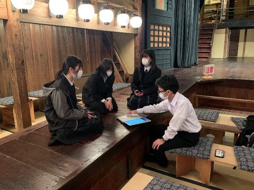 まちを盛り上げようと活動してくれる高校生もいます！（写真は高校生と一緒に取り組む「ミュージシャン・イン・レジデンス事業」のミーティング）