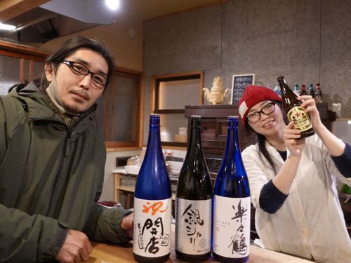 協力隊として3年活動後、パートナーと一緒にゲストハウス「Hostel Act」を開業された岡田さん（写真左）