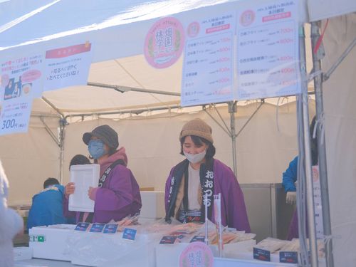 観光分野チーム：祭りの店舗販売の様子