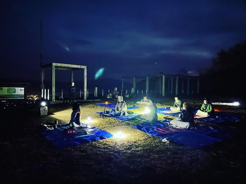 ワーケーション事業で実施した「夜明けのヨガ」