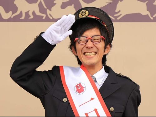 MCを務めてくれるアンカンミンカン富所さん