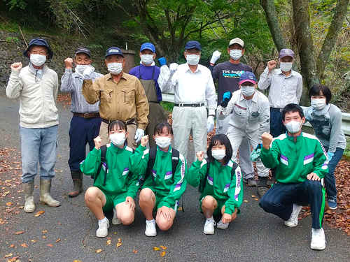まちおこプロジェクトの一つ「森の国クリーン超作戦」