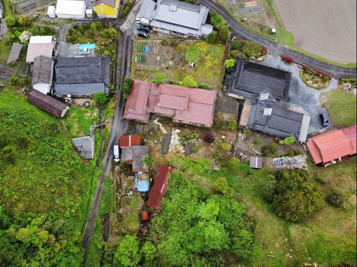 真ん中の赤い屋根が「いとくる」