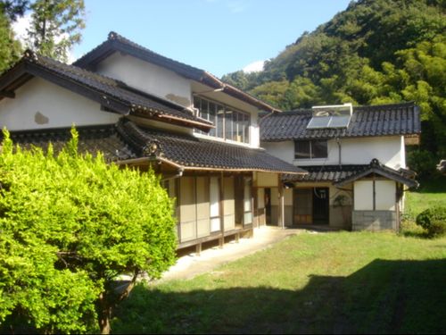 広い庭のある家も。