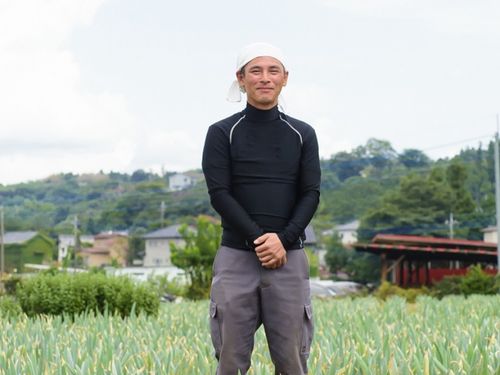 ネギ畑と地域おこし協力隊員（下仁田町）