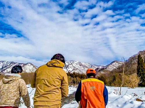 マタギと山に入る、籠編みをするなど、山の麓らしい暮らしも満喫！