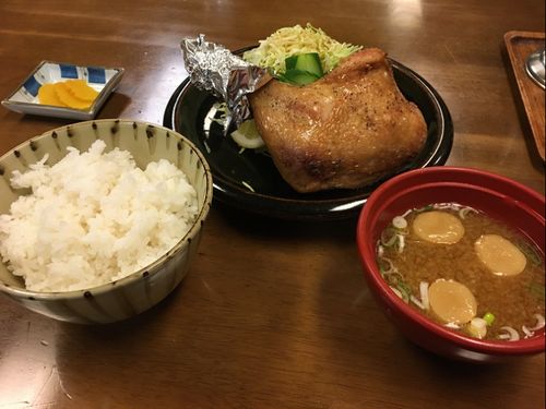 名物鶏料理の「むしり」！油っこい誘惑がありますよ！