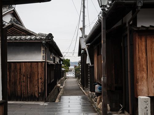 本島・笠島の風景　離島の中に街並み保存地区