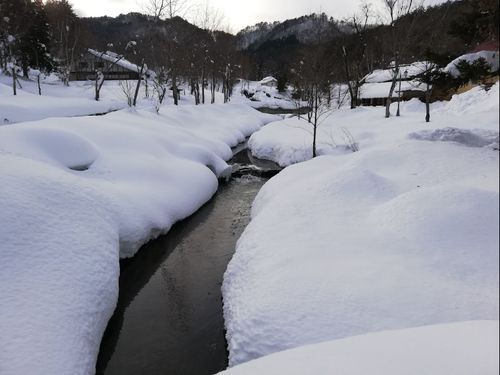 冬は雪で閉ざされるので、通販で自家製品を販売します