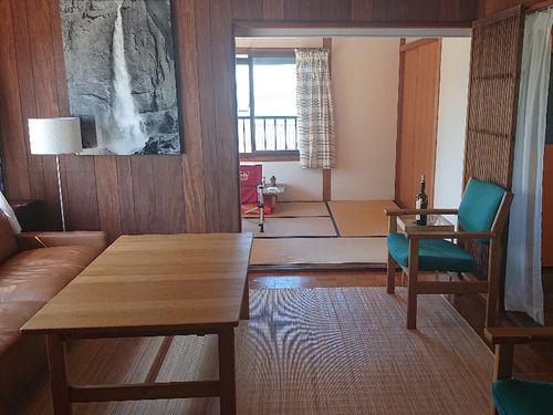 活動拠点に生まれ変わった円空かいひん荘、窓から海が見えます