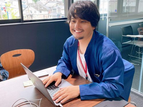 松岡さん（演劇祭企画会議でメンバーの意見を引き出します）