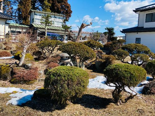 お試し住宅の広い庭園