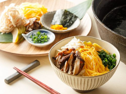 食堂では伝統・家庭料理を提供、奄美の鶏飯ご存じですか？