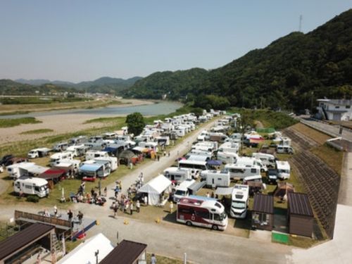 野口オートキャンプ場は、電源サイトがある区画がとにかく広いです。