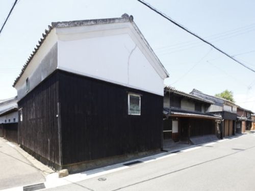 御坊市の名前の由来になった本願寺日高別院を中心に形成された町です。