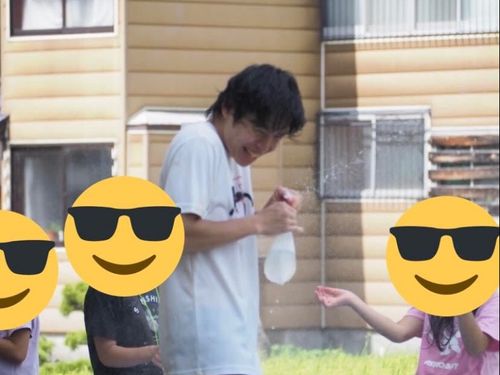 子供と戯れるフジエッティさん