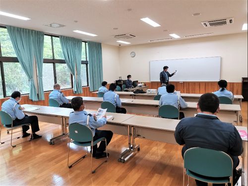 警備員としての知識の習得にも取り組んでいます