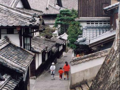 歴史的なまちなみの残る城下町でもあります