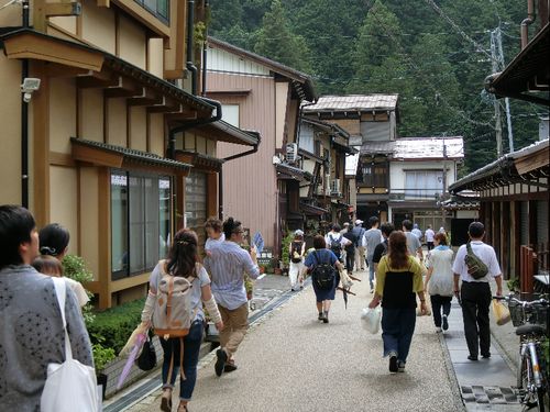 空き家拝見ツアーの様子