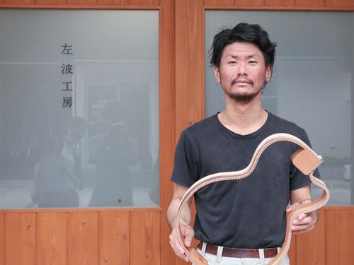 日本では珍しいアーチトップギターの個人工房も！