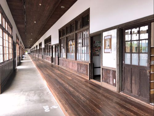 西予市の米博物館。109mの廊下で雑巾がけにチャレンジ！