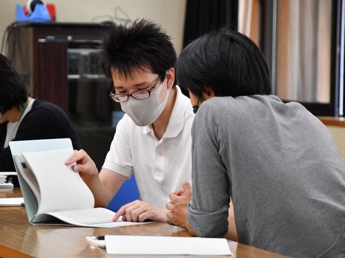 相談中