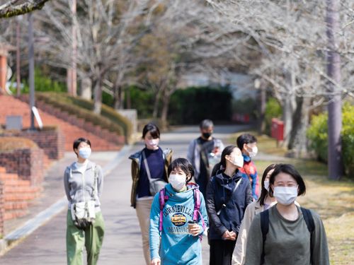 訪問先や移動途中には、まちなみ散策
