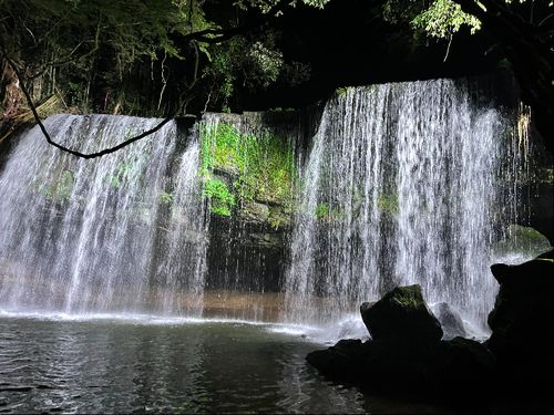 小国を代表する観光地鍋ケ滝
