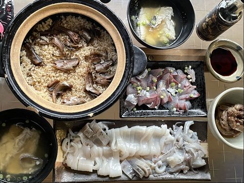 豪華な朝ごはんの完成！いただきます！めっちゃ茶色だけどおいしいです！