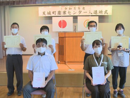 先輩農業研修生と次年度の研修生