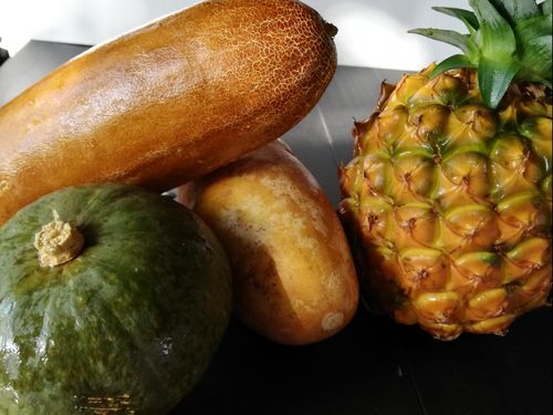 赤瓜、かぼちゃ、パイナップル。ご近所にもらうこともしばしば
