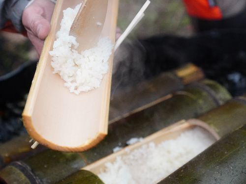 竹飯盒で炊いたご飯は活動のご褒美
