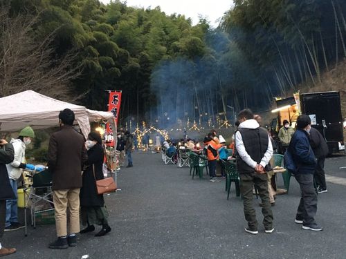 竹あかりと地元の食を楽しむたき火マルシェ（地域おこし協力隊の活動）