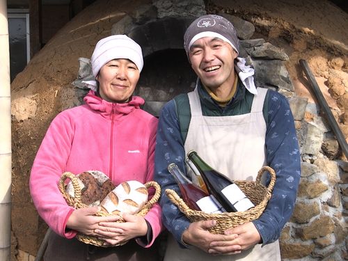 天然酵母パンと田舎式ワインを作られている先輩移住者さん