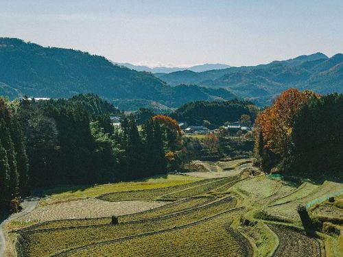 歴史の深い里山であり大阪の都市圏まで1時間弱で消費者とも近い