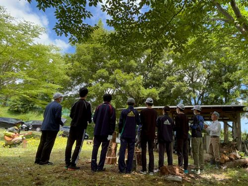 様子を見に来た先生達に、生徒＆受入家庭から合唱のサプライズ。短い間にも豊かな絆を育んでいますね!!