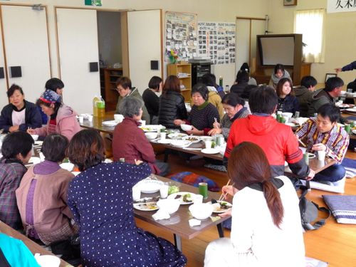 地域の方との交流会の様子