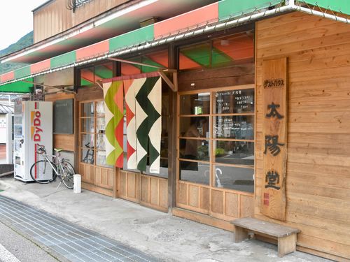地域内にはゲストハウスもあり地元の人との交流も楽しめます