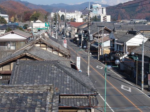 古いまちなみが残る本町通り