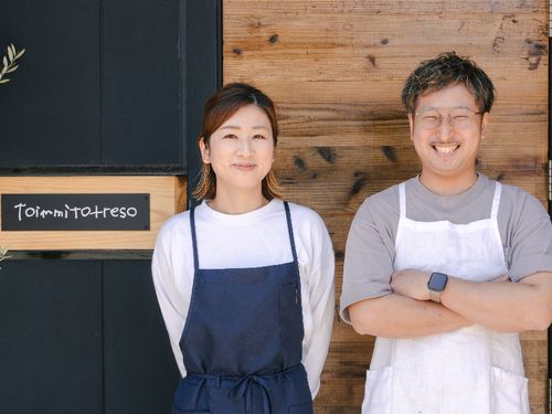 大館駅前でイタリアンレストランを営む塩原俊介さん、愛結さん