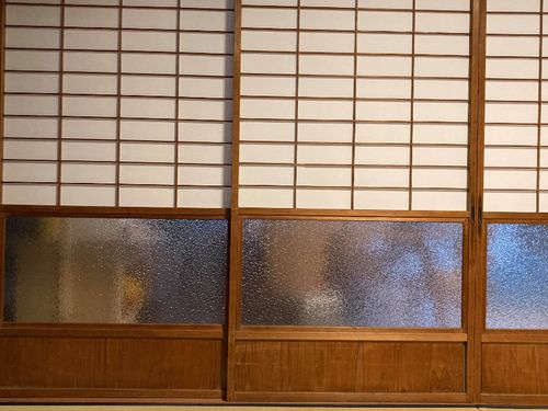 現代の生活様式には少ない”障子”の貼り替え