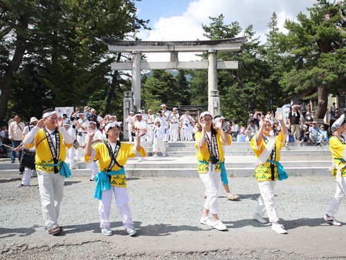 五穀豊穣を祈願する「お山参詣」に隊員も参加