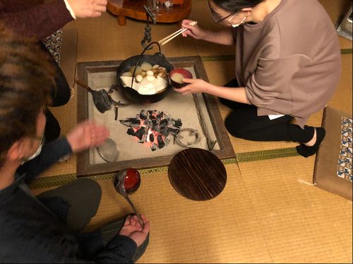 農家民宿で鍋をつついたり