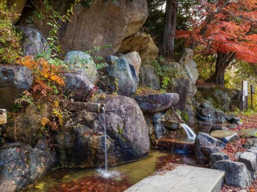 鈴鹿山系の軟水が湧く「山比古湧水」　愛荘町近隣には大手飲料メーカーの工場が複数あります