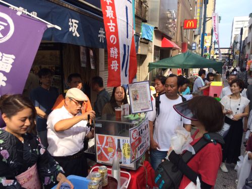 自分でつくったお酒を売ってみます（坂井市アンテナショップ／東京）