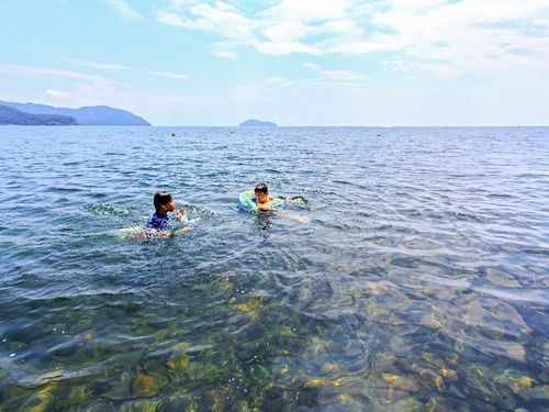 びわ湖での水遊び