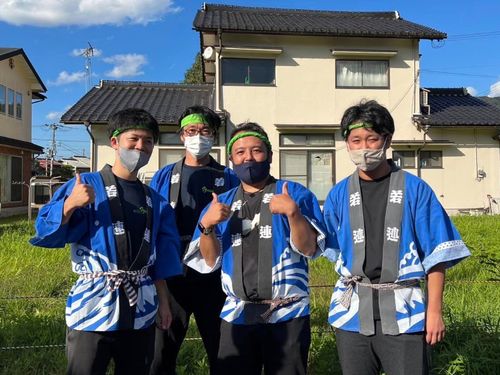 市役所担当者と地域の祭りに参加